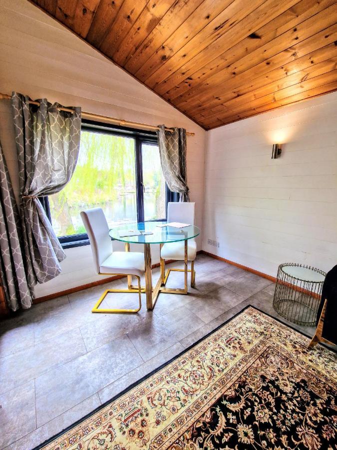 Magpie 2 Hot Tub Huntersmoon-Warminster-Longleat-Wiltshire Villa Luaran gambar